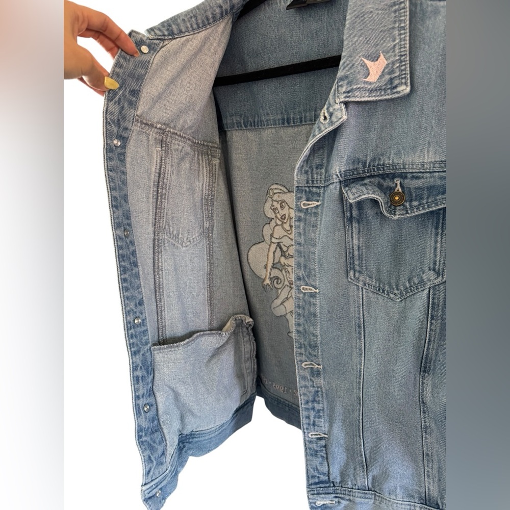 Vintage 90’s  Disney Royalty Denim Jacket with Princess Design size XL - Picture 9 of 15
